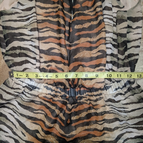 2B BEBE Tiger Print Halter Top With Necklace Attachment Size Small - Picture 10 of 11